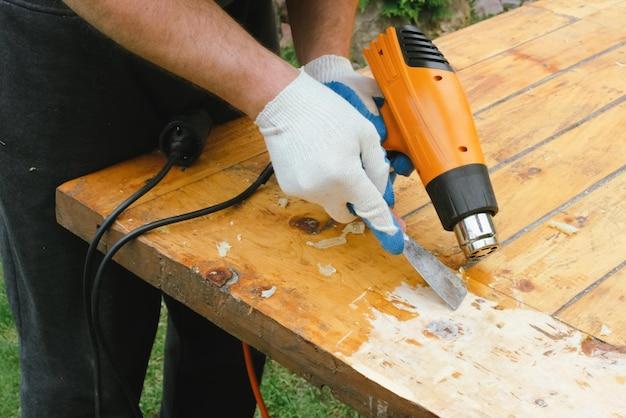 Does Vinegar Remove Varnish From Wood