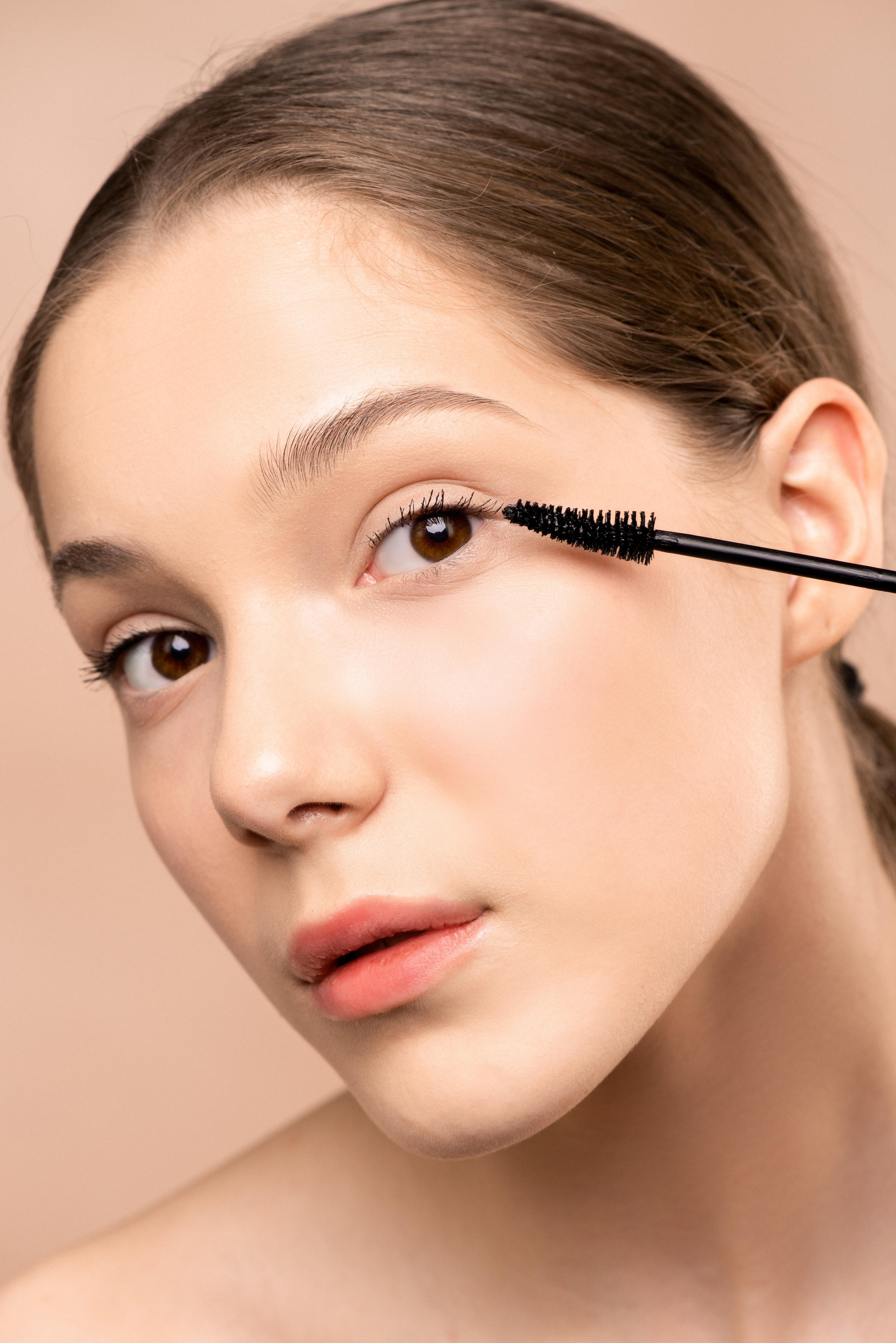 What can I use instead of clear mascara? 