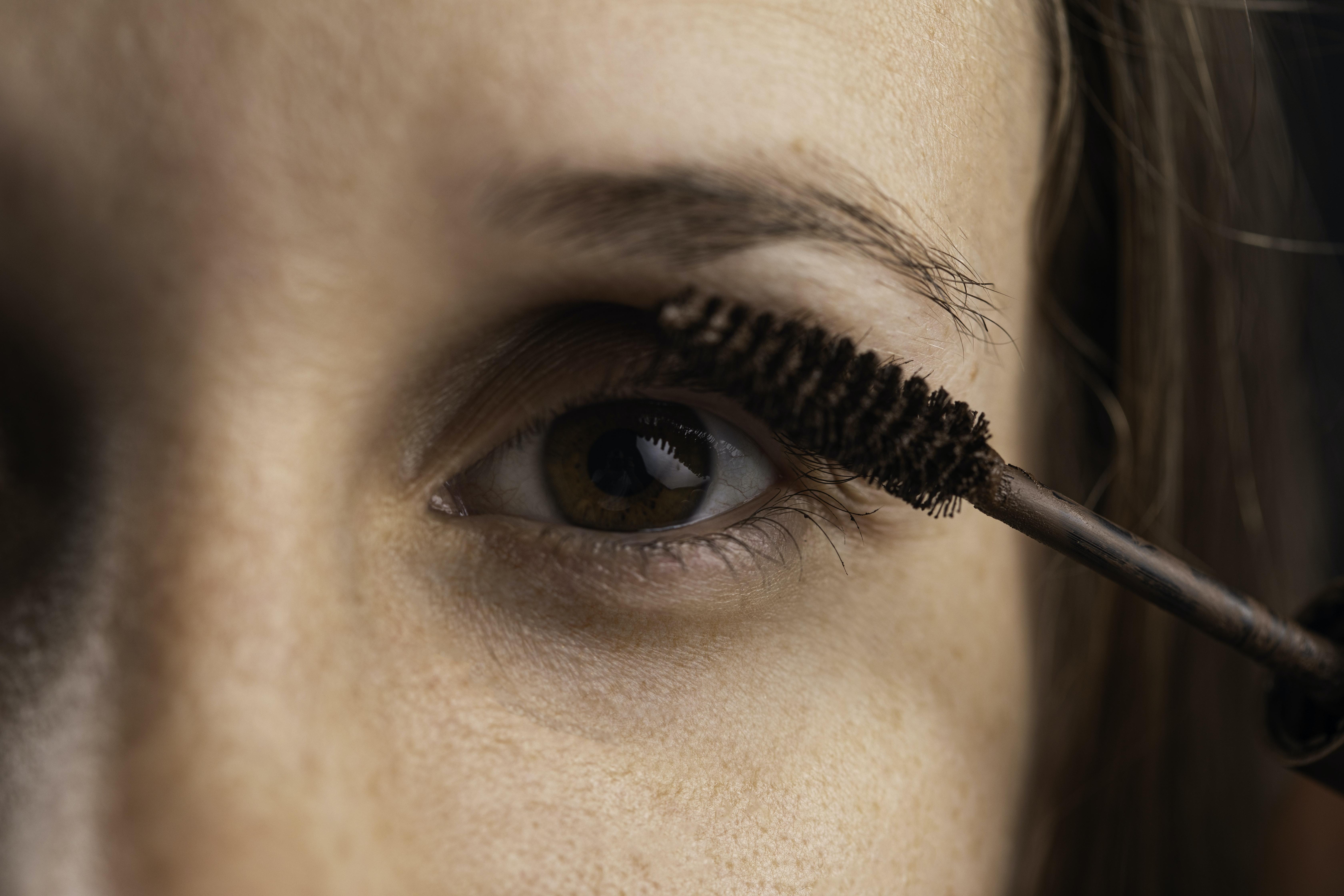 What can I use instead of clear mascara? 