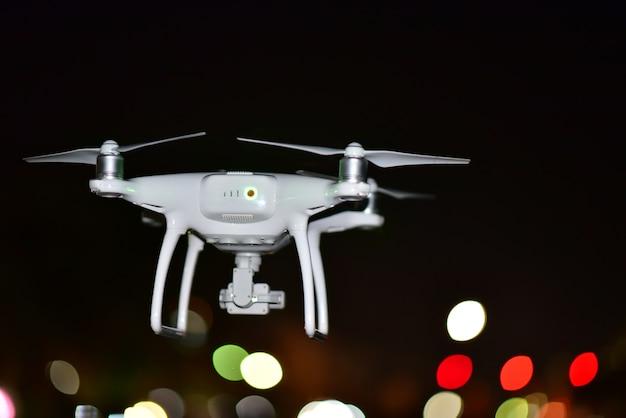What color lights do drones have at night 