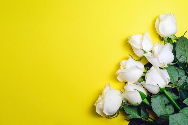 What does 7 white roses mean? 