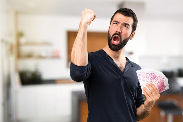 What does throwing sugar over your shoulder mean 