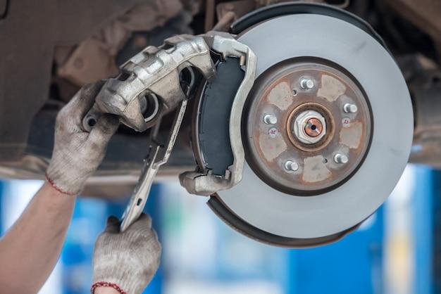 What happens if you put new brake pads on grooved rotors 