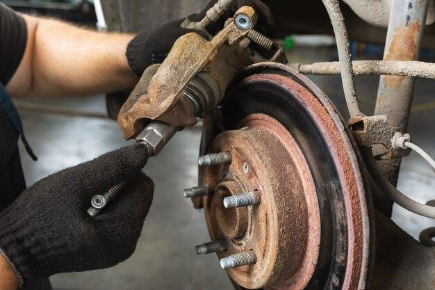 What happens if you put new brake pads on grooved rotors 