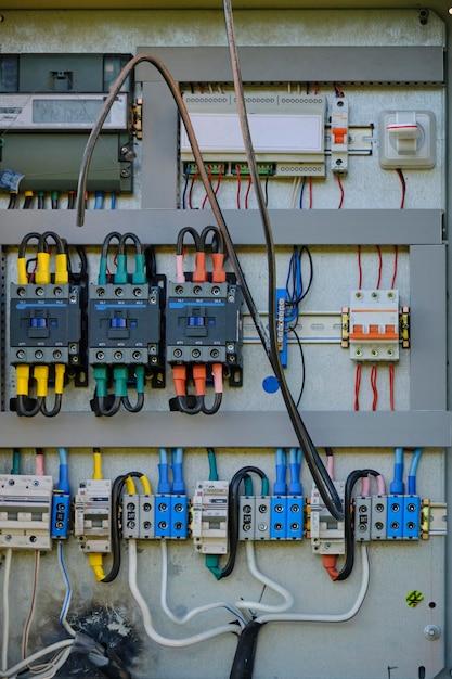 What is L1 and L2 in wiring diagram 