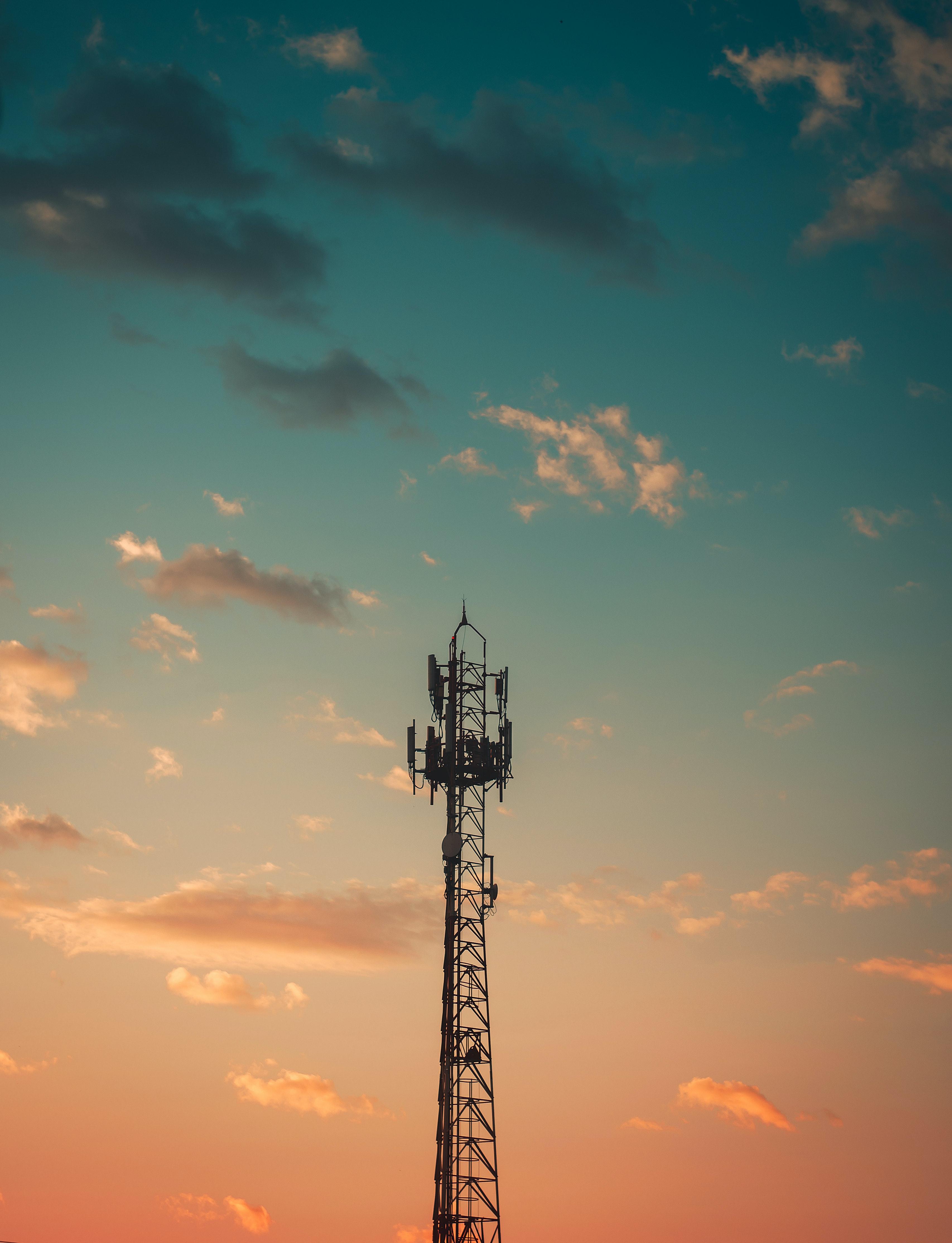 Which cell phone company has the most towers? 