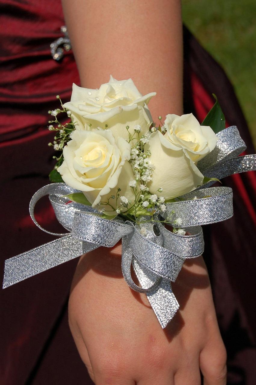 Who pays for the corsage and boutonniere for prom? 