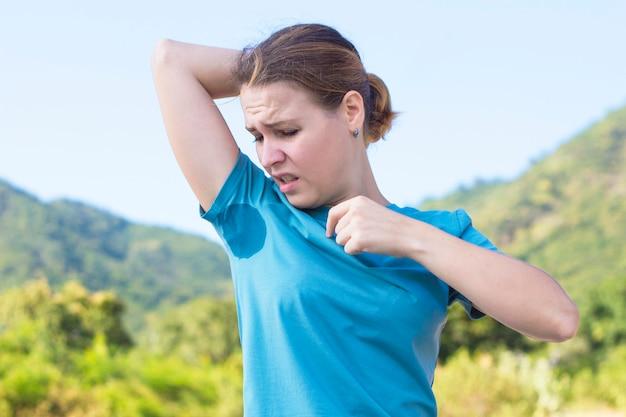 What causes brown sweat stains on sheets 