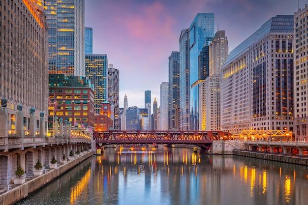 Why is Chicago such a big city? 