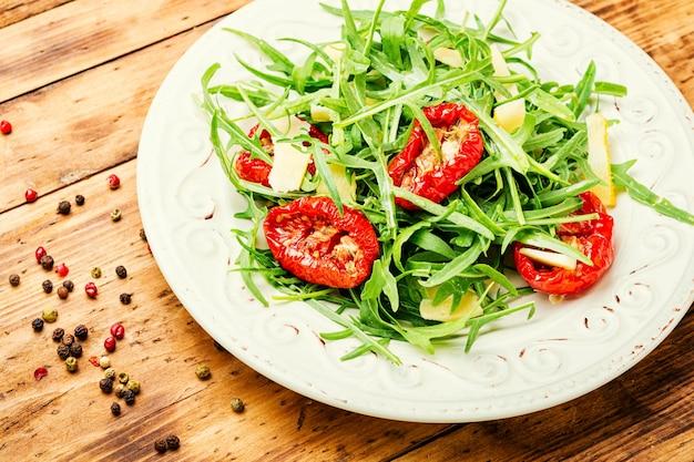 Why do Italians eat salad last 