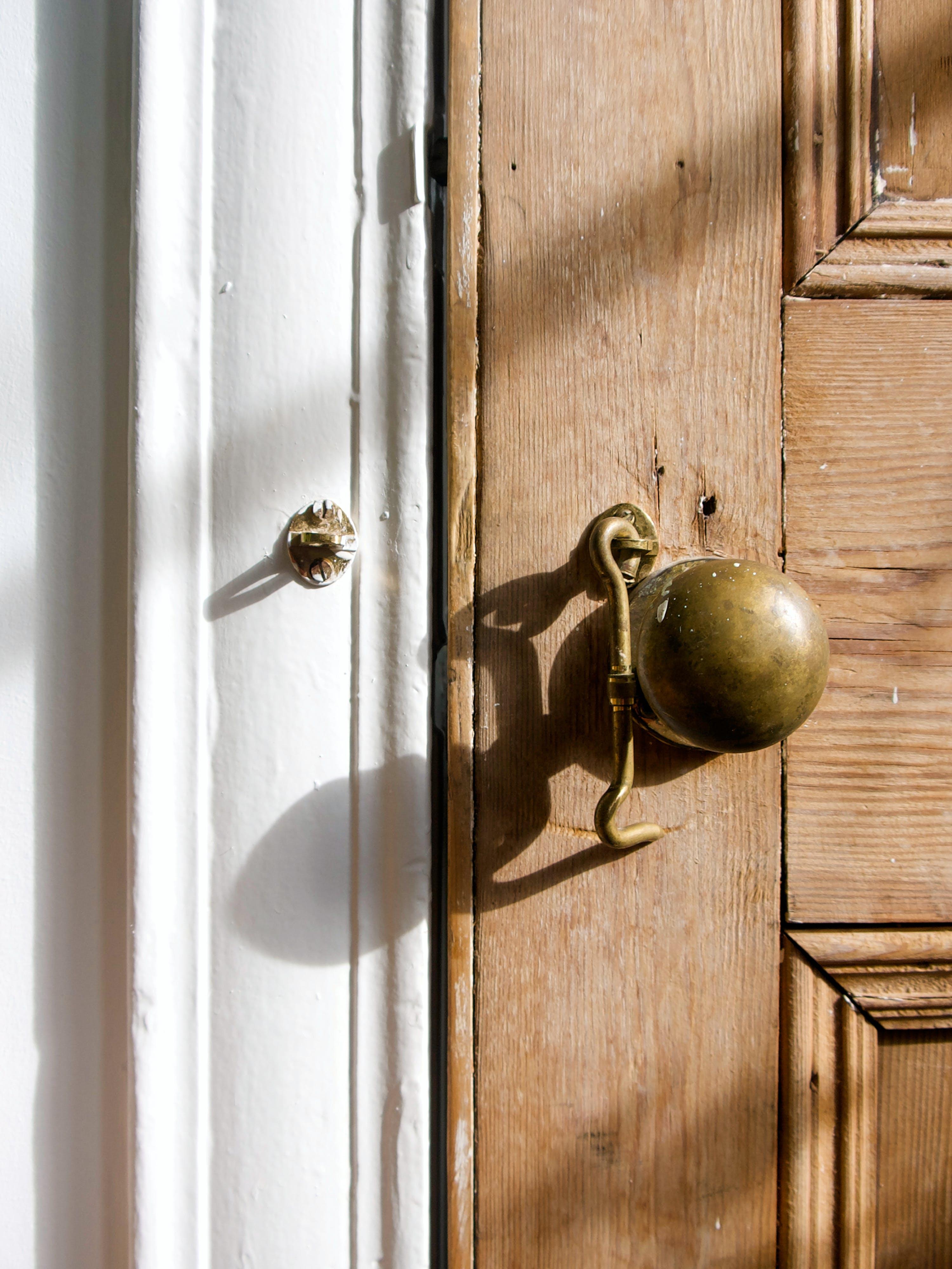 Why do people put foil on their door knobs 