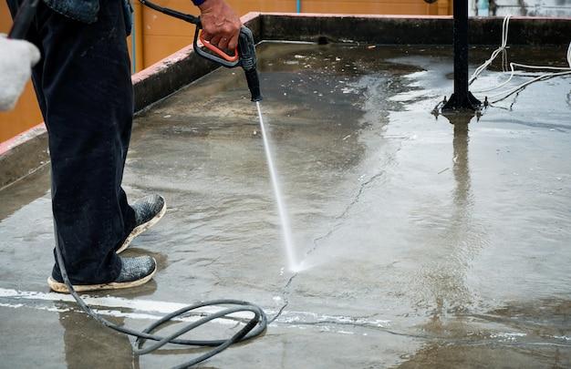 Will vinegar remove water based concrete sealer 