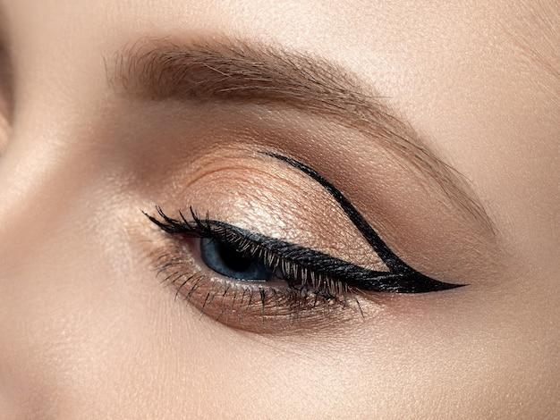 Is winged eyeliner out of style 2021 