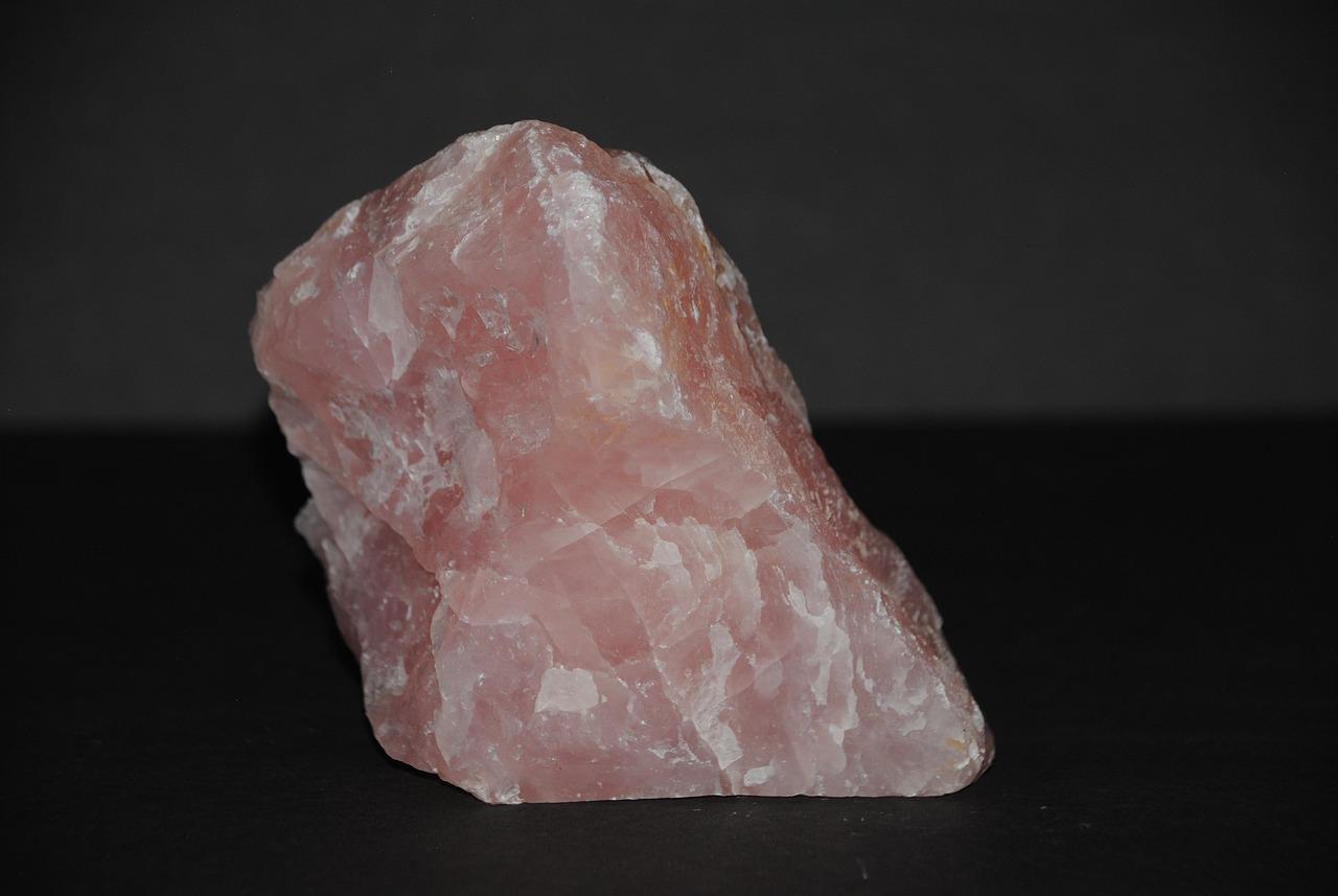 Can rose quartz be charged in moonlight 