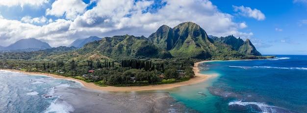 What Hawaiian island looks like a woman 