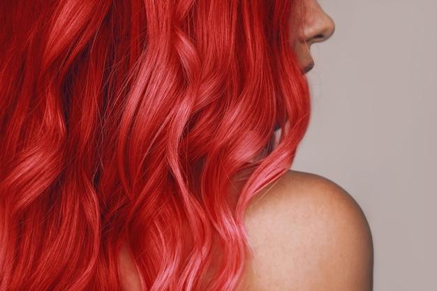 What hair color cancels out red tones 