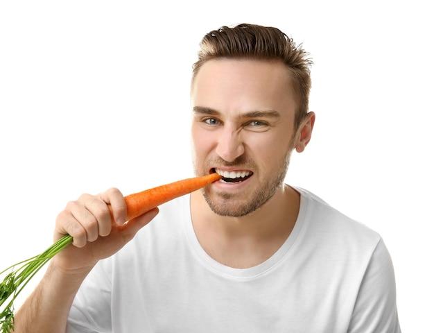 How do you properly eat a carrot 