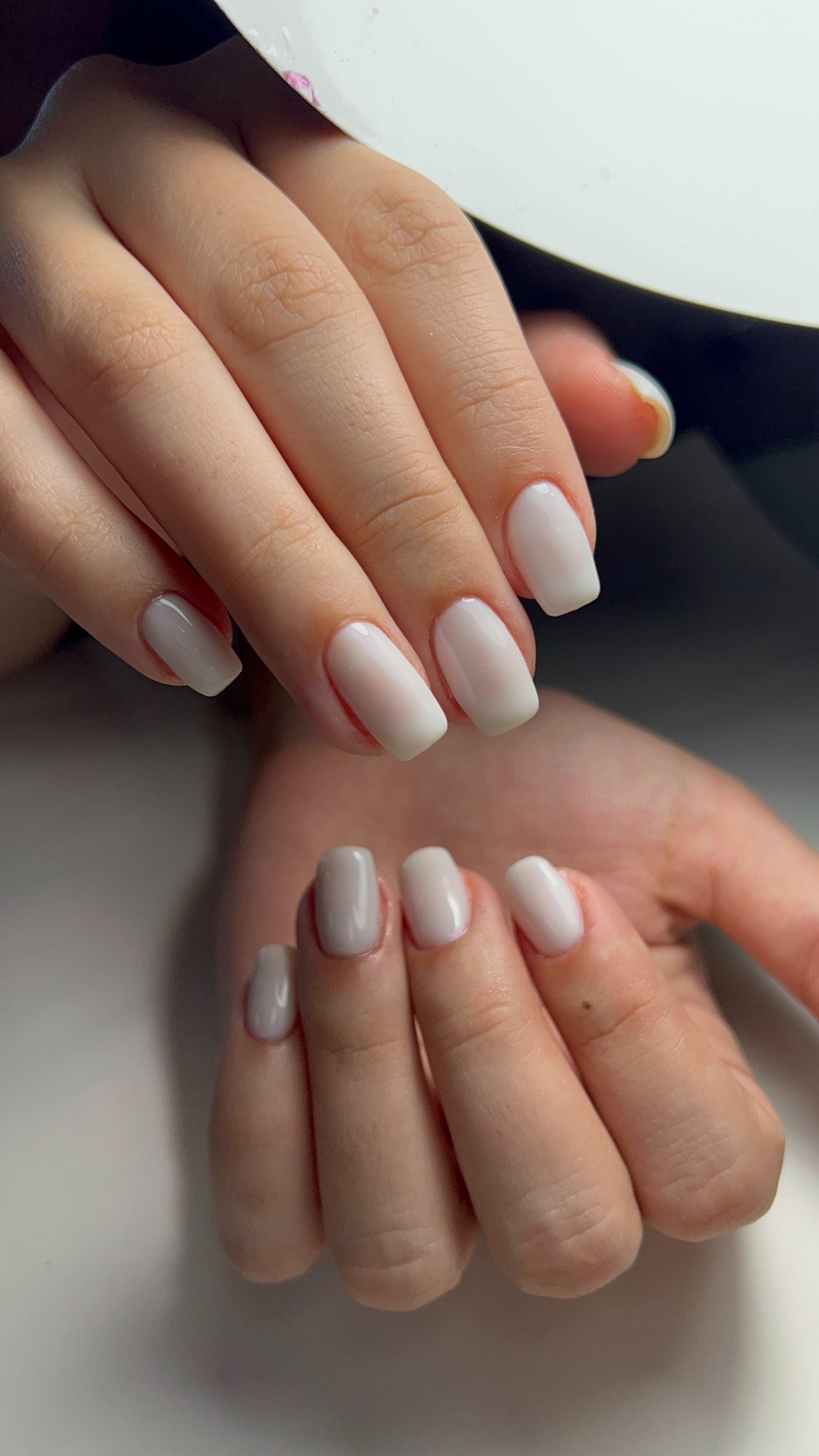 What does white nail polish mean 
